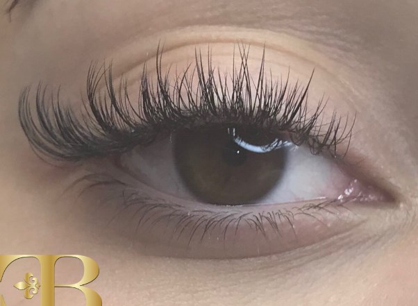 Elli Biano Lashes